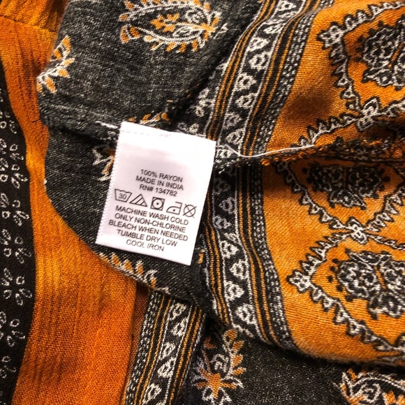 2[Hint of Blush] Cold shoulder black top - Picture 5 of 5